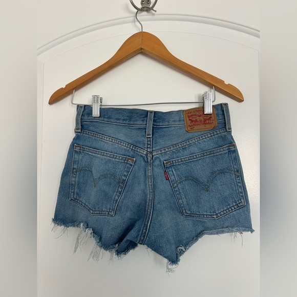 Levi’s 501 Lightwash Distressed Shorts size 27 100% cotton - Picture 2 of 10
